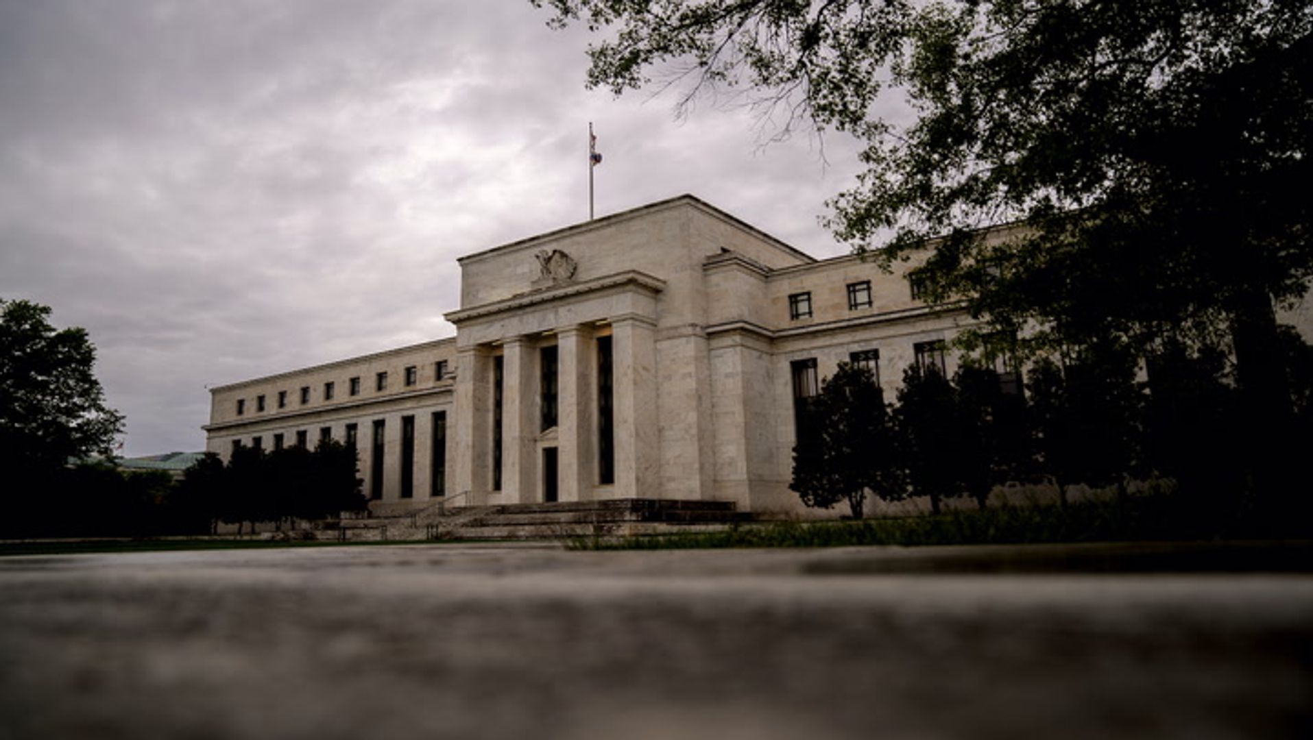 Tokenized Treasuries hit $15 billion as bitcoin stalls, Fed rate-rise concerns build